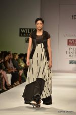 Model walk the ramp for Vaishali S Show at Wills Lifestyle India Fashion Week 2012 day 4 on 9th Oct 2012 (57).JPG